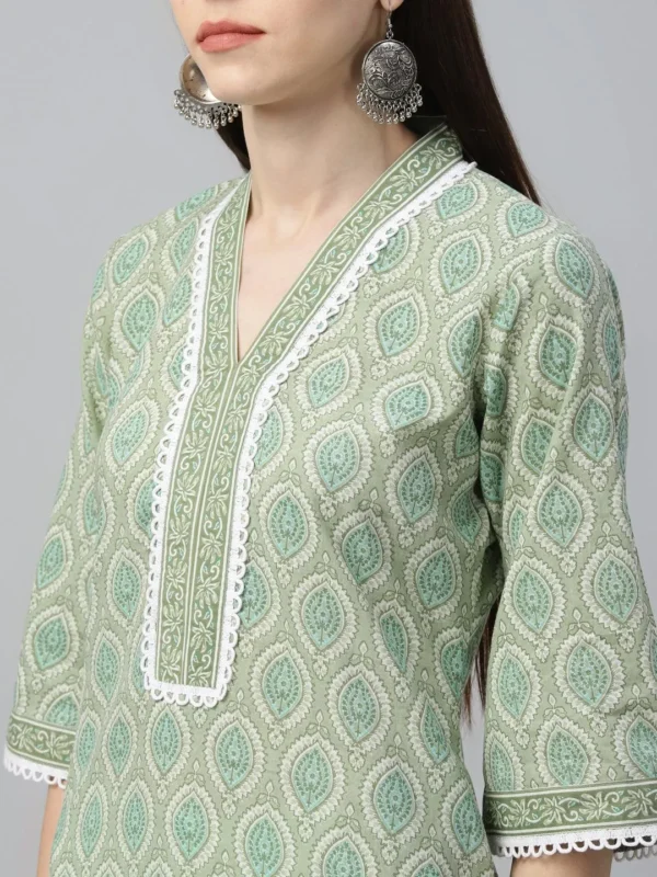 Women Green Printed Cotton Straight Suit With Dupatta - Image 2